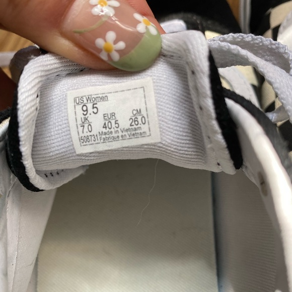 Size 9.5 US WOMENS Checkered Vans - Picture 4 of 4